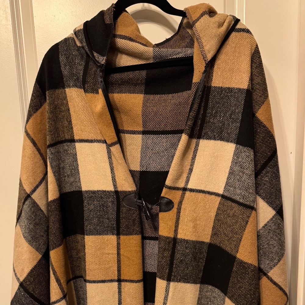 Plaid Hooded Ruana Wrap – One Size Plus Friendly 🖤🤎🤍